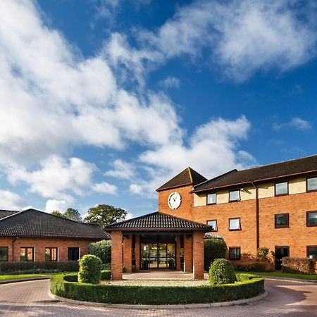 Delta Hotels By Marriott Milton Keynes Bagian luar foto