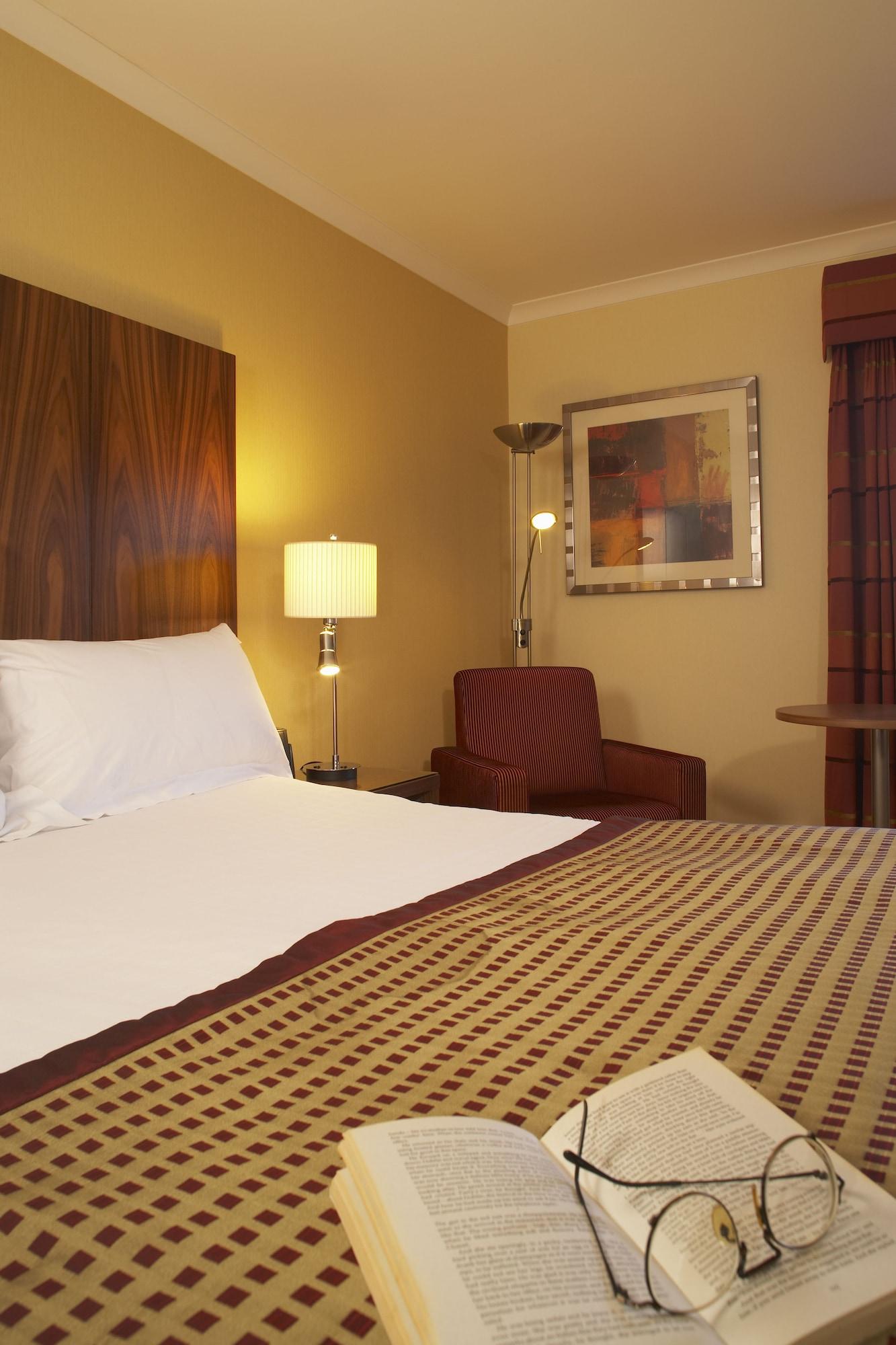 Delta Hotels By Marriott Milton Keynes Bagian luar foto