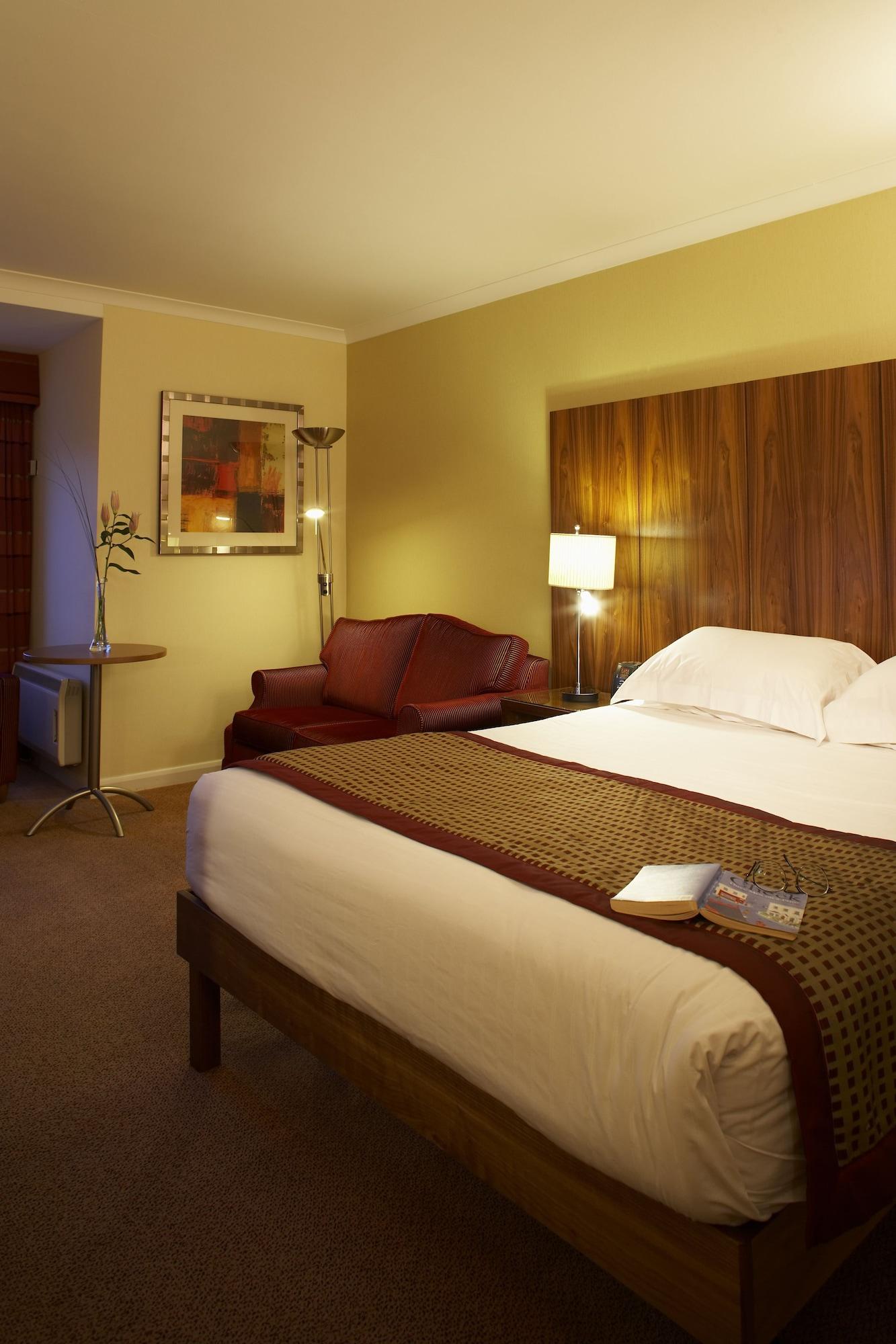 Delta Hotels By Marriott Milton Keynes Bagian luar foto