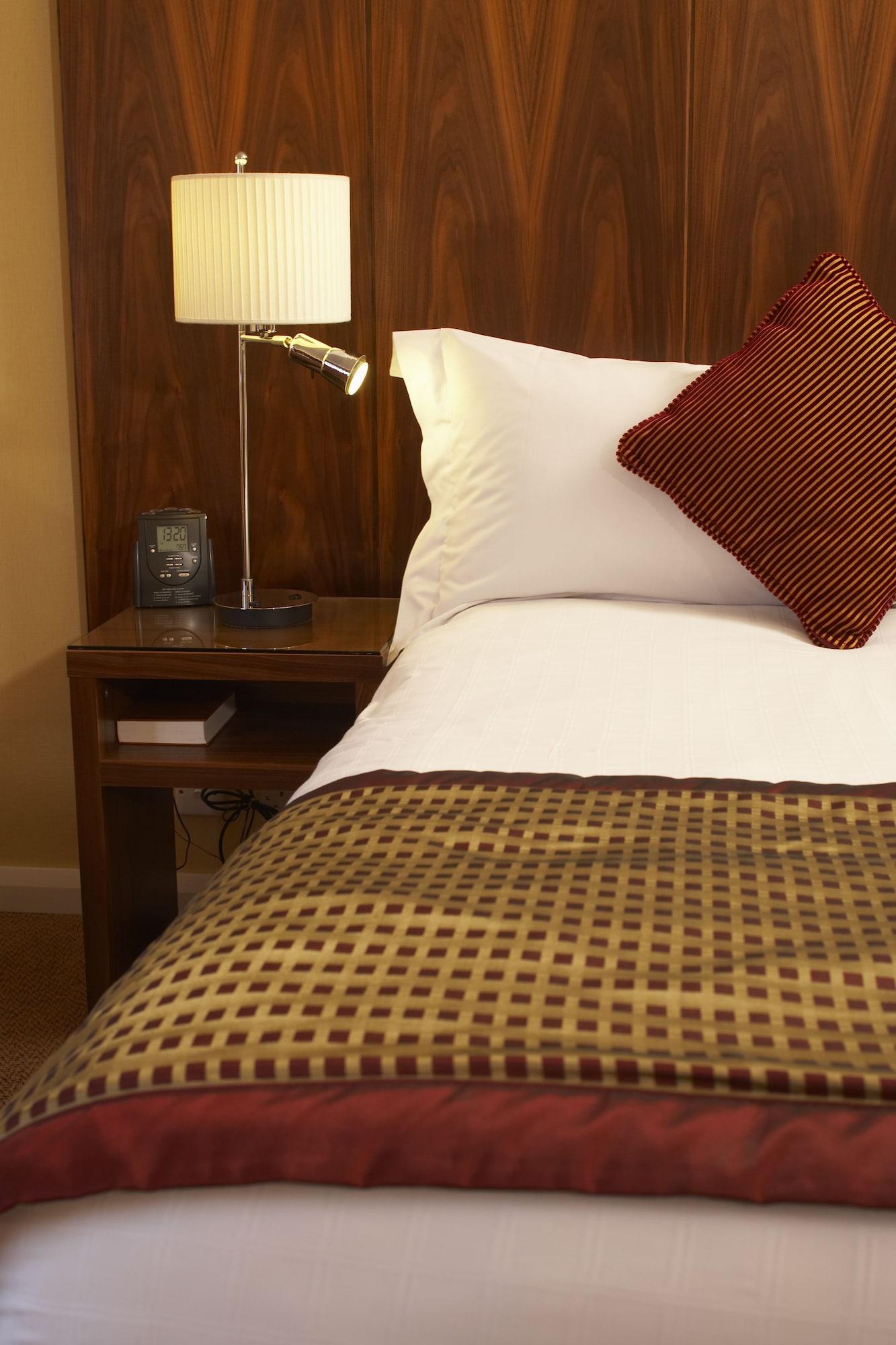Delta Hotels By Marriott Milton Keynes Bagian luar foto