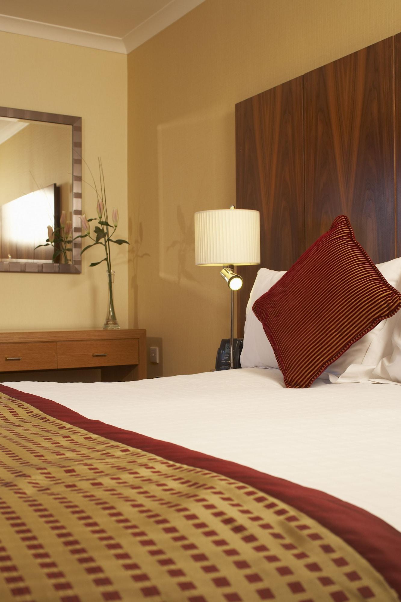 Delta Hotels By Marriott Milton Keynes Bagian luar foto