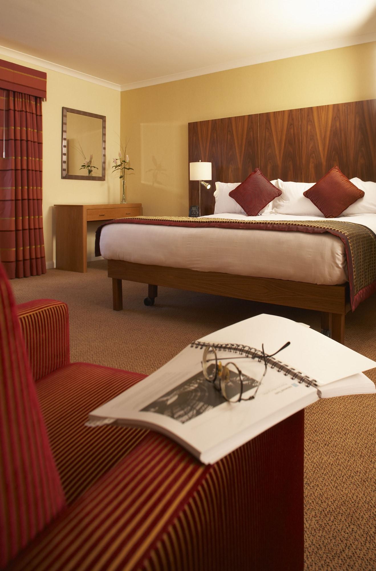 Delta Hotels By Marriott Milton Keynes Bagian luar foto