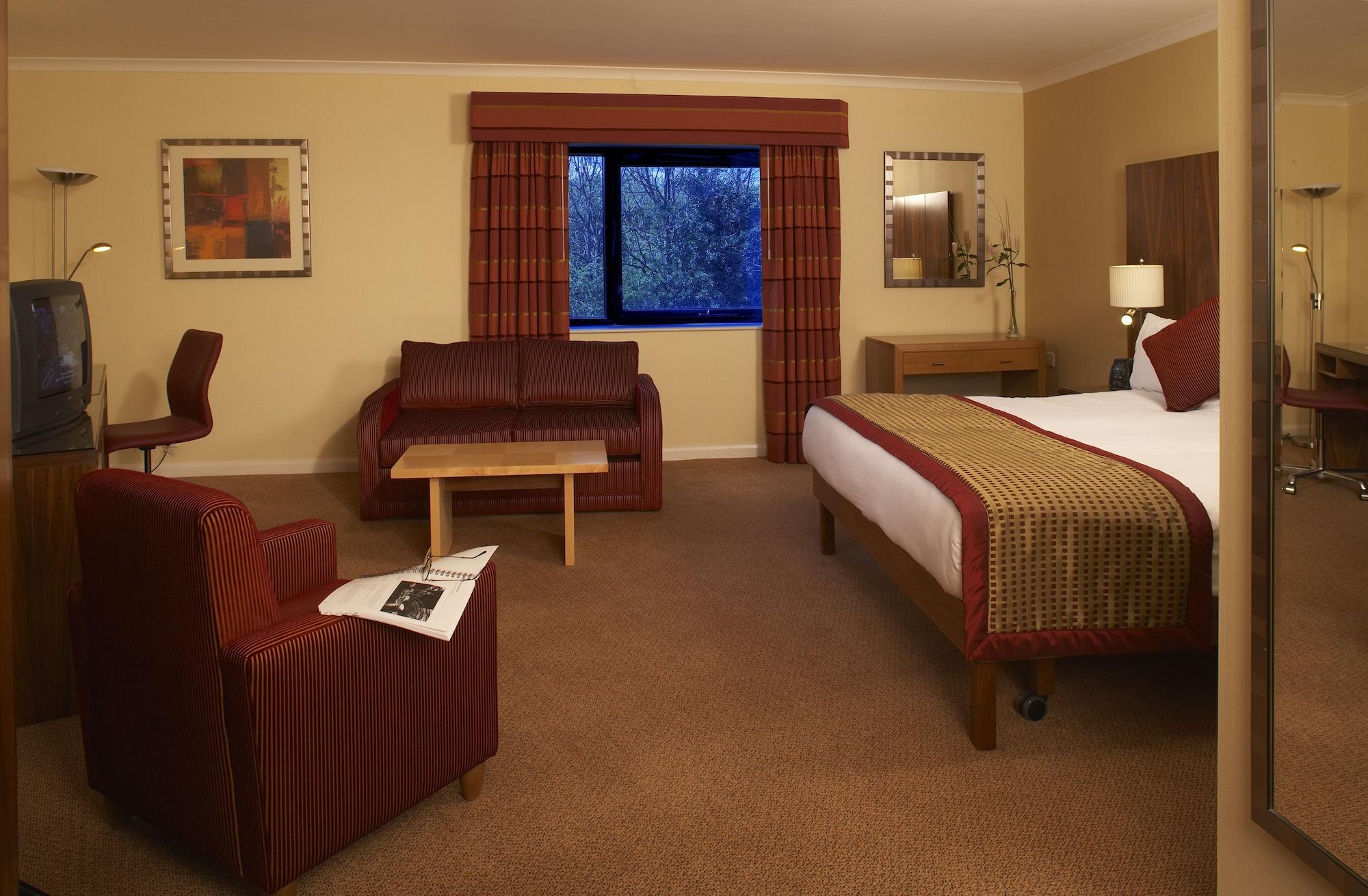 Delta Hotels By Marriott Milton Keynes Bagian luar foto