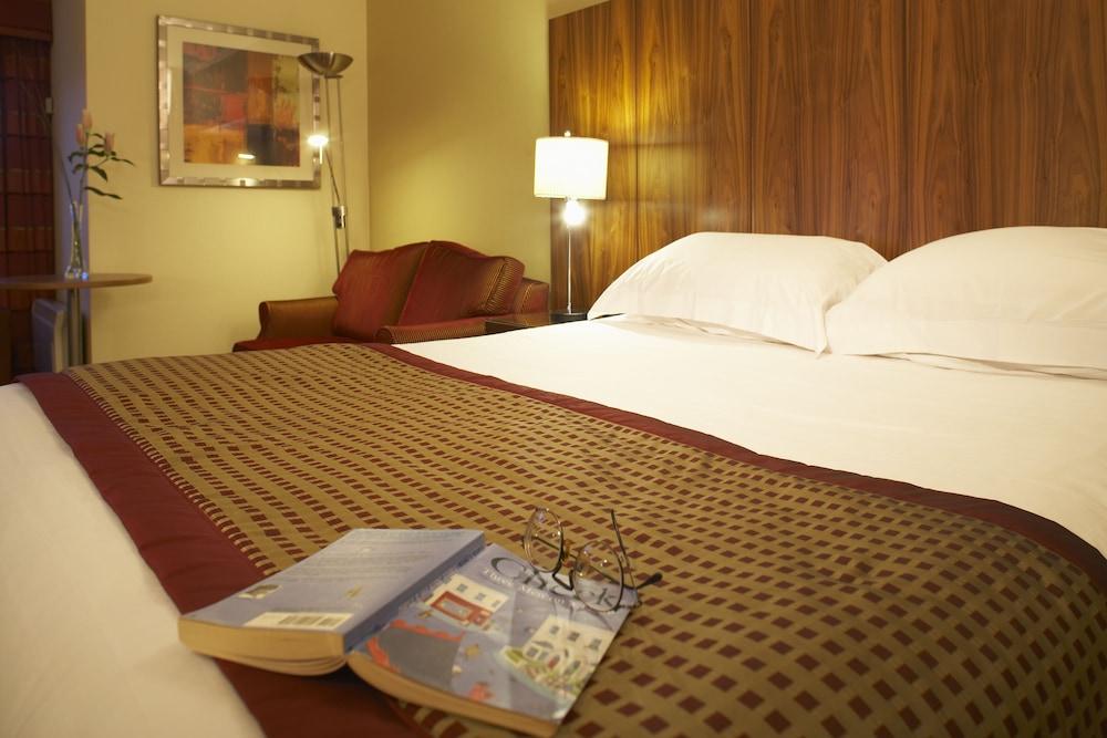 Delta Hotels By Marriott Milton Keynes Bagian luar foto