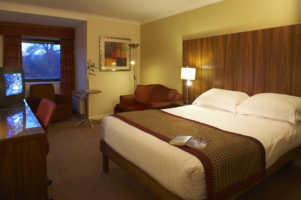 Delta Hotels By Marriott Milton Keynes Bagian luar foto