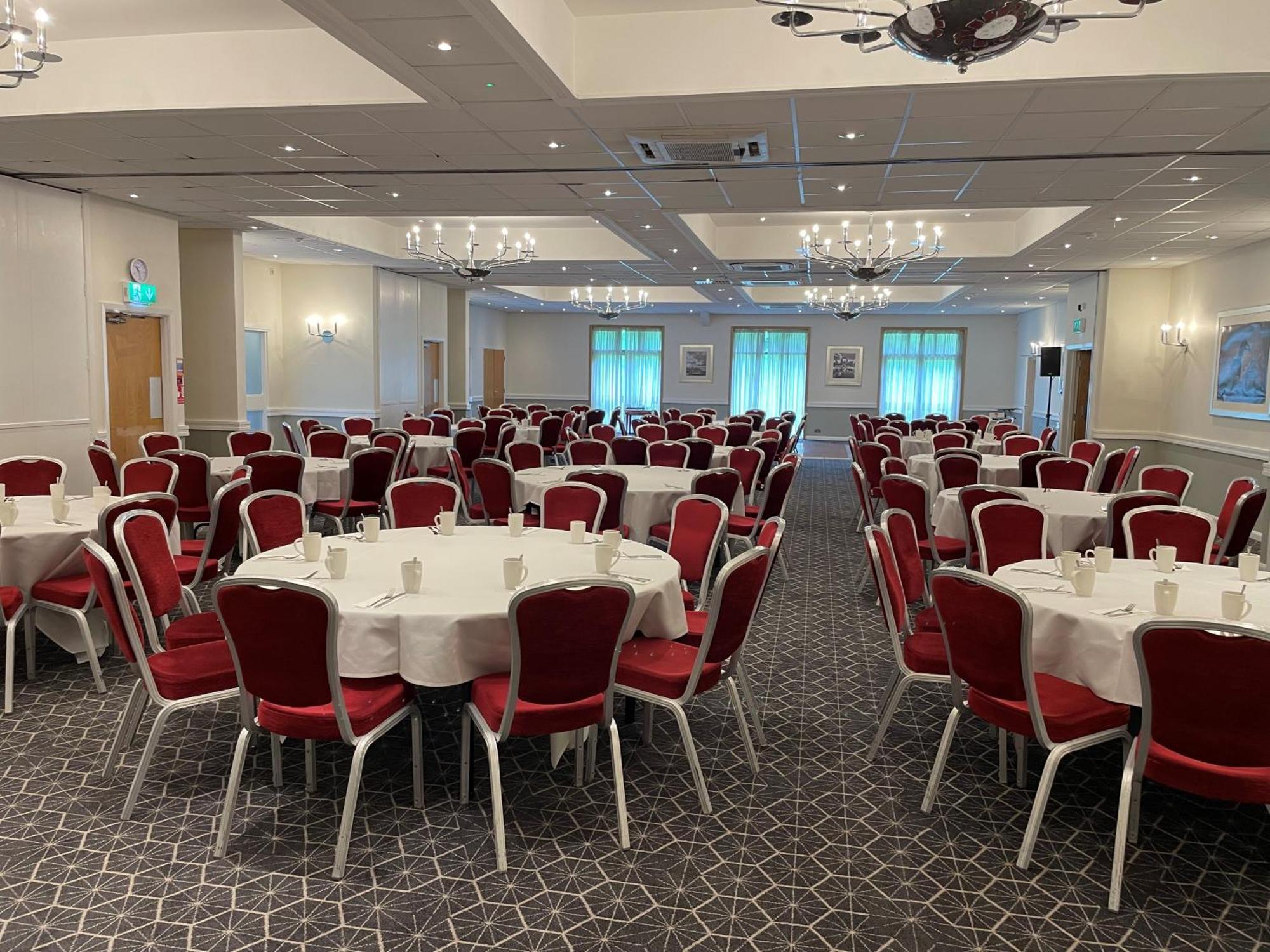 Delta Hotels By Marriott Milton Keynes Bagian luar foto
