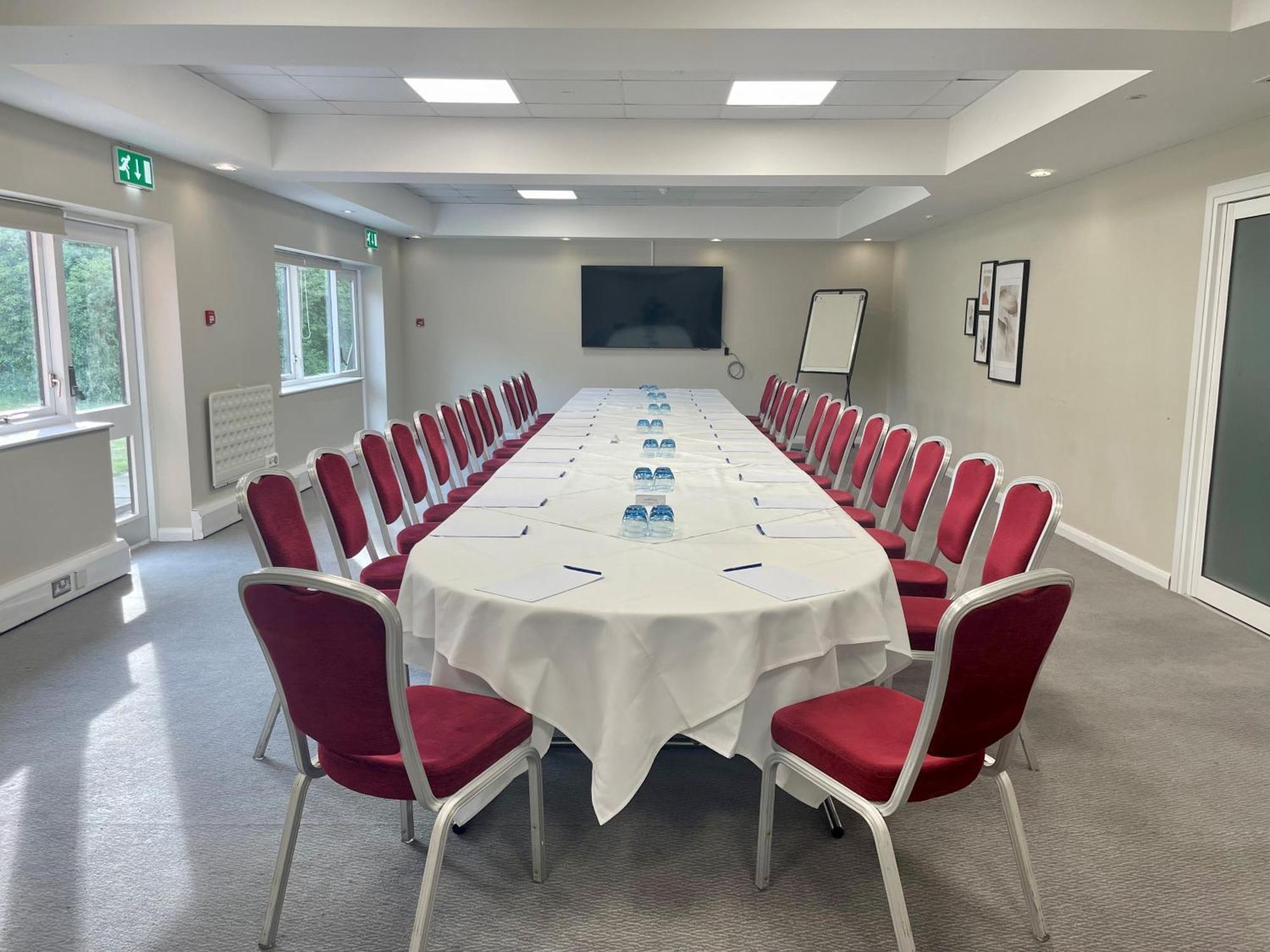 Delta Hotels By Marriott Milton Keynes Bagian luar foto