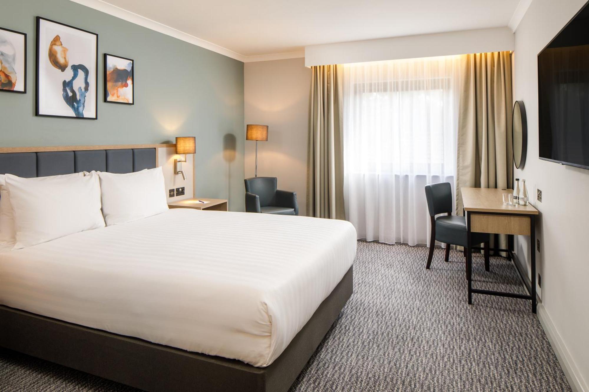 Delta Hotels By Marriott Milton Keynes Bagian luar foto