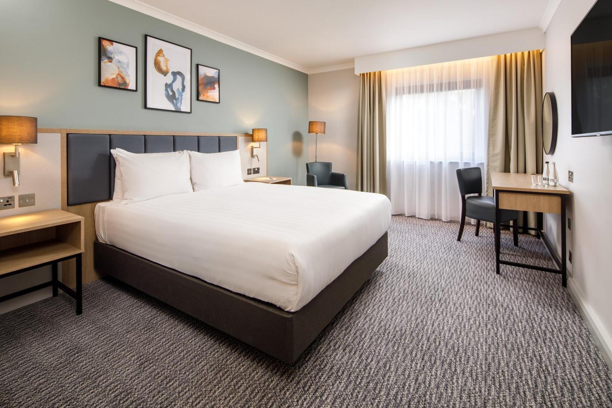 Delta Hotels By Marriott Milton Keynes Bagian luar foto