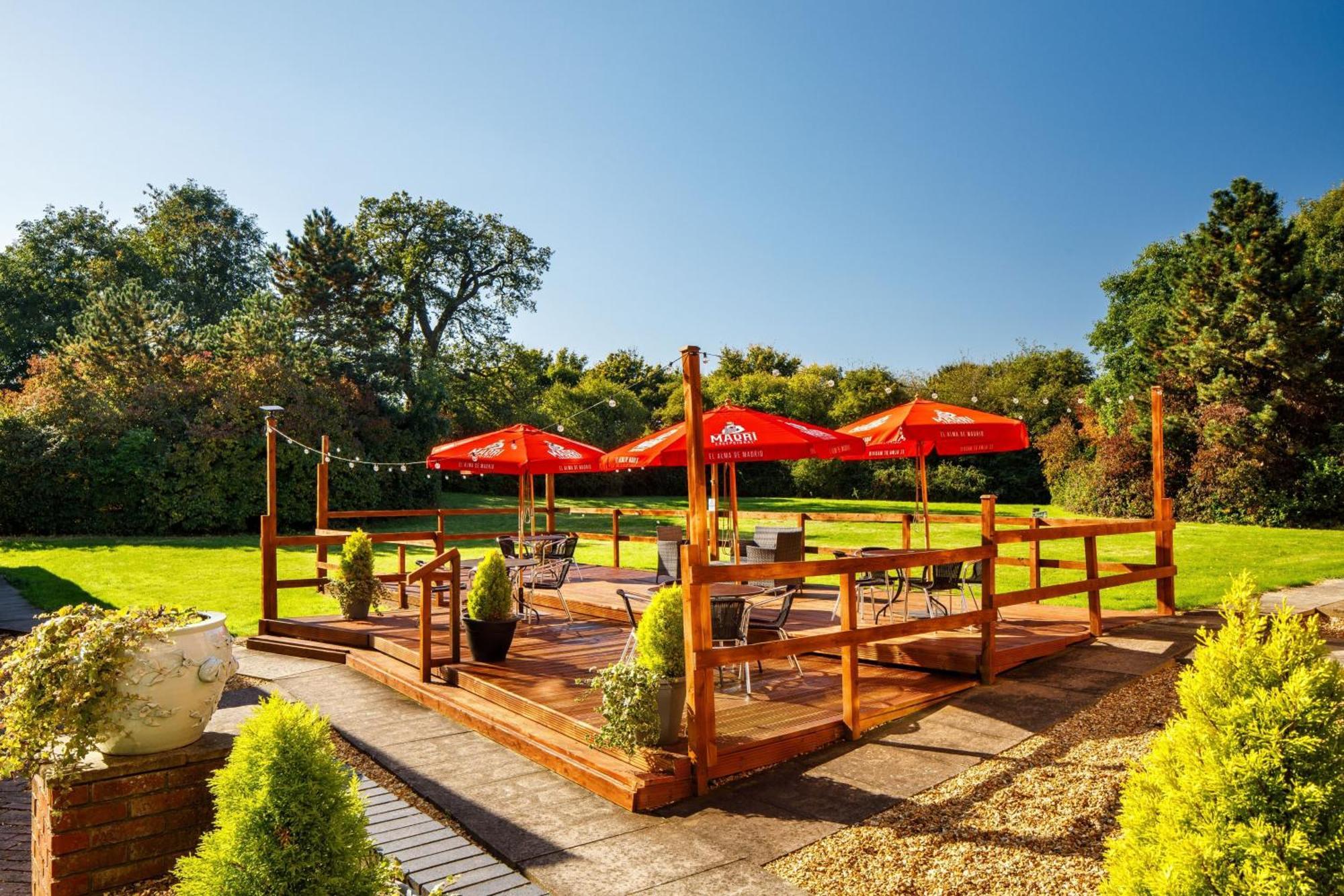 Delta Hotels By Marriott Milton Keynes Bagian luar foto