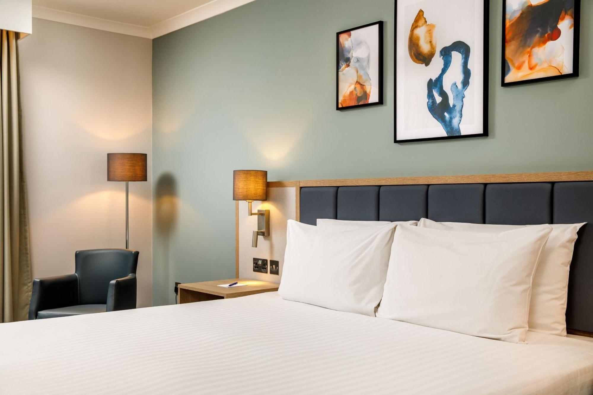 Delta Hotels By Marriott Milton Keynes Bagian luar foto