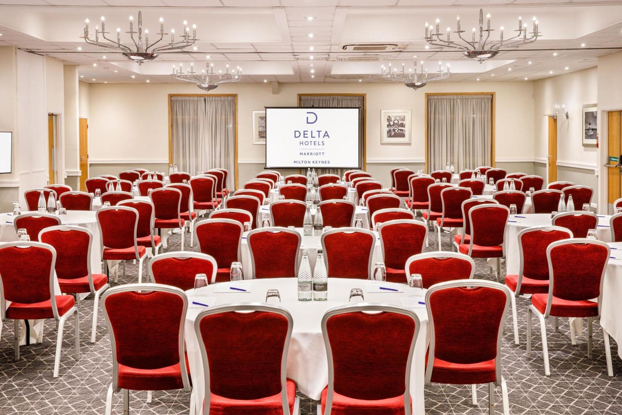 Delta Hotels By Marriott Milton Keynes Bagian luar foto