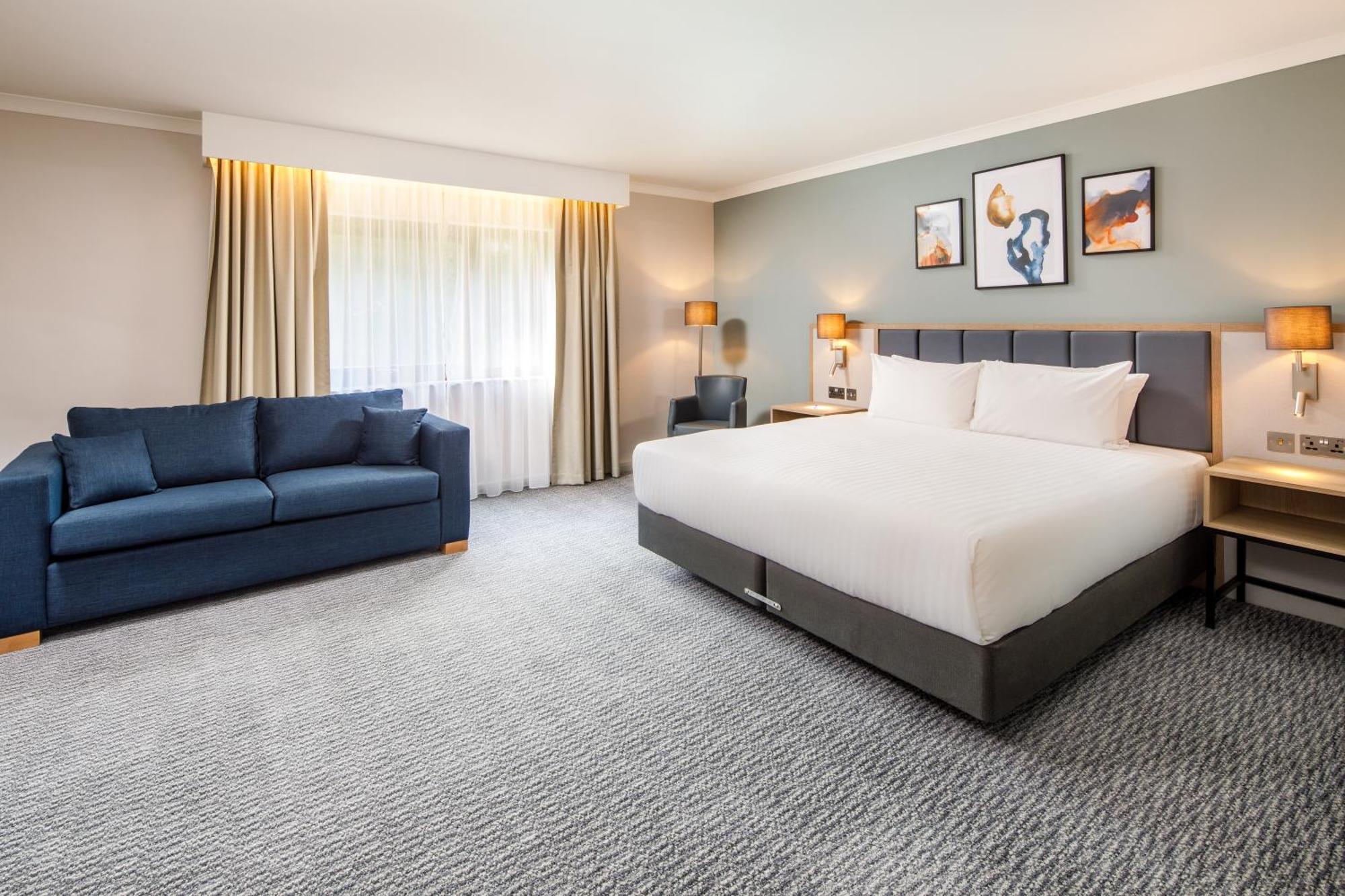 Delta Hotels By Marriott Milton Keynes Bagian luar foto