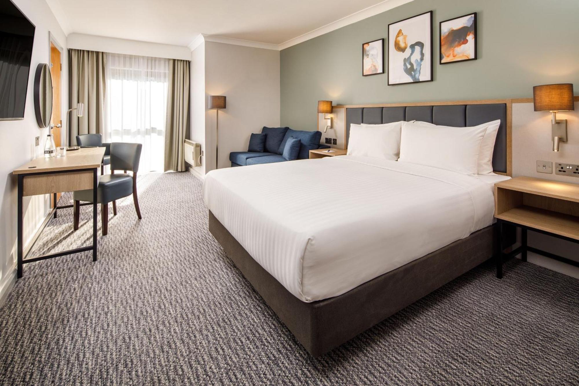 Delta Hotels By Marriott Milton Keynes Bagian luar foto