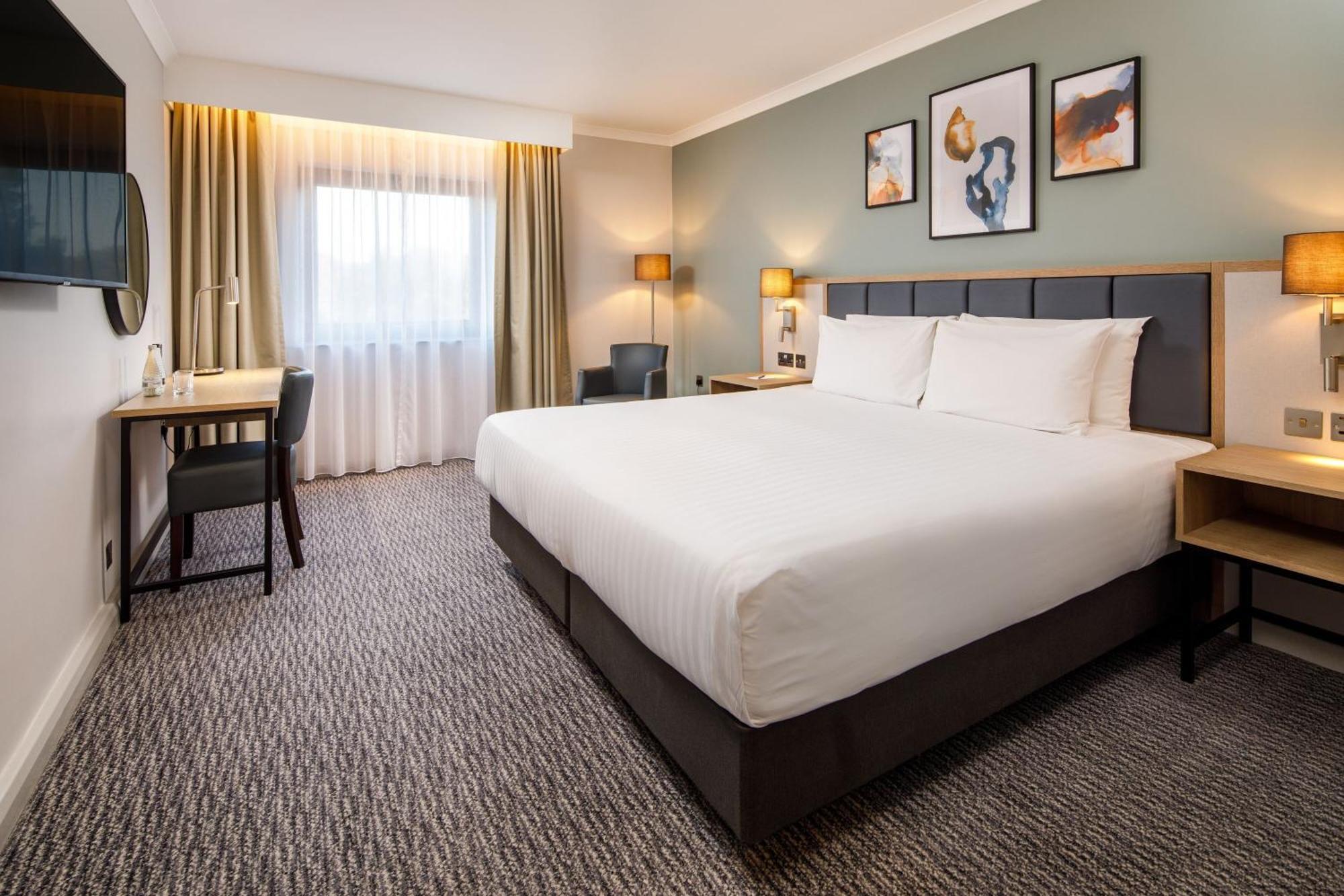 Delta Hotels By Marriott Milton Keynes Bagian luar foto