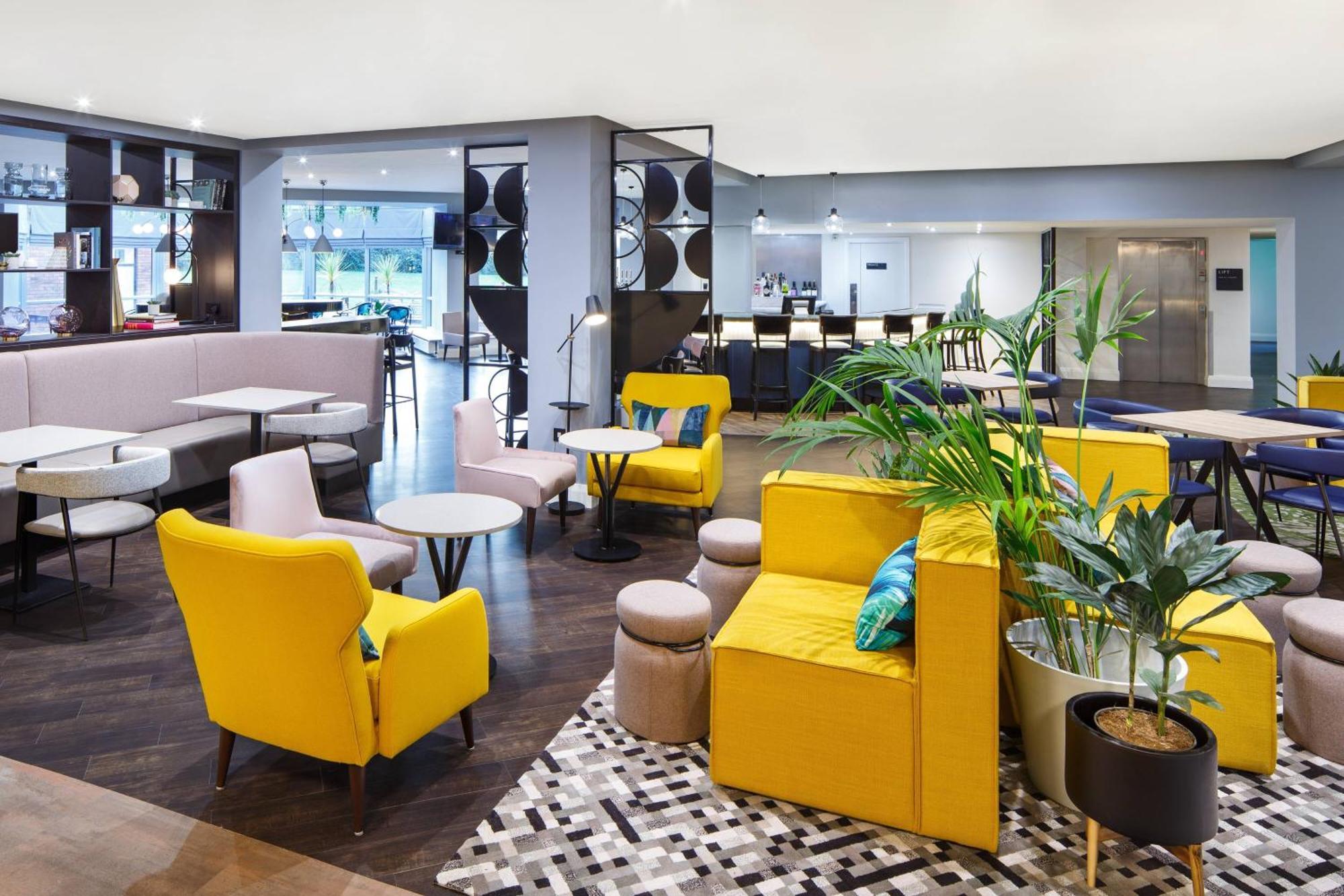 Delta Hotels By Marriott Milton Keynes Bagian luar foto