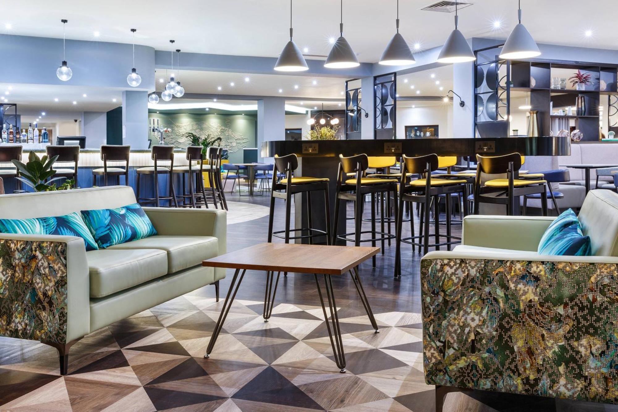 Delta Hotels By Marriott Milton Keynes Bagian luar foto