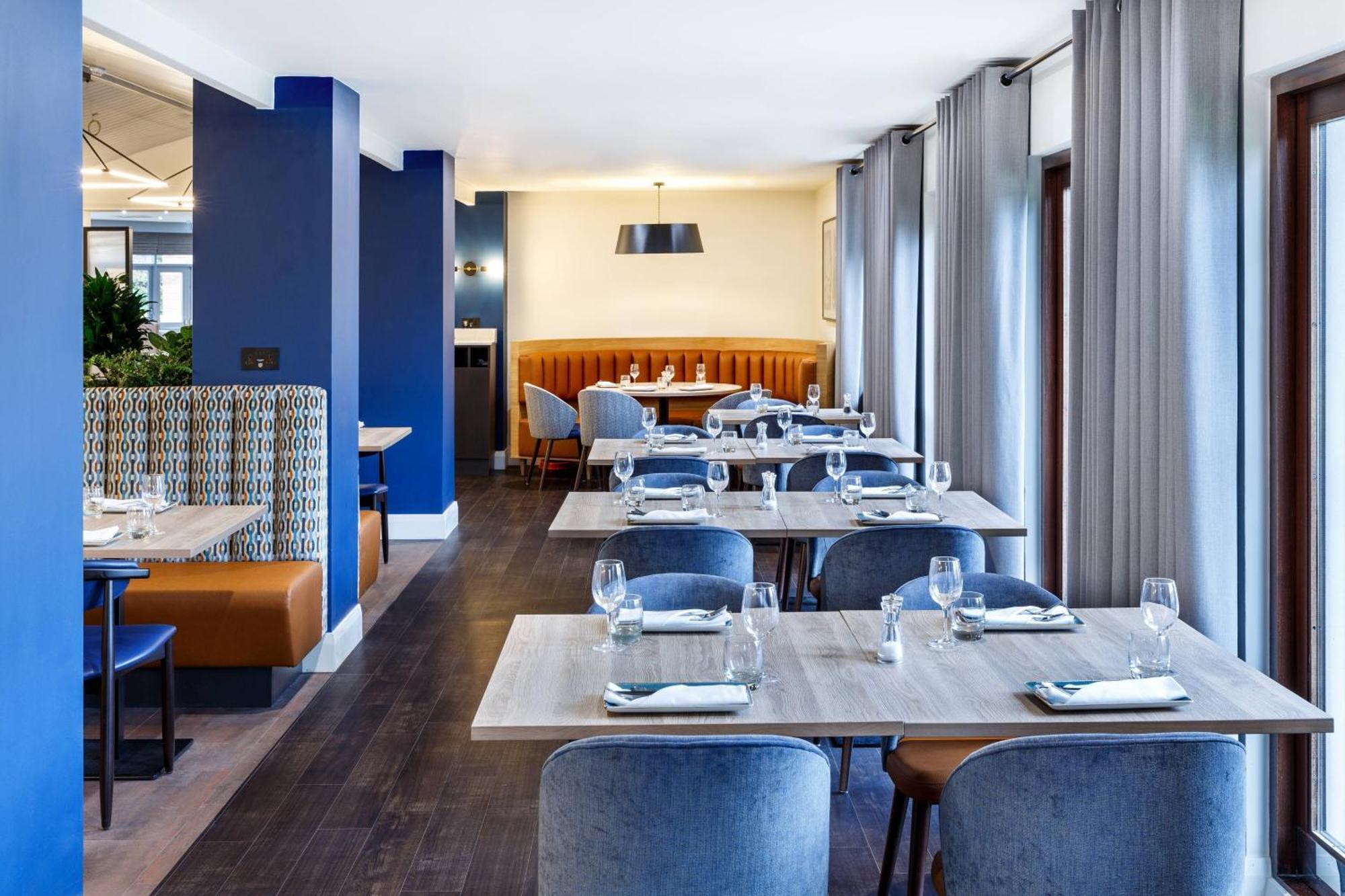 Delta Hotels By Marriott Milton Keynes Bagian luar foto