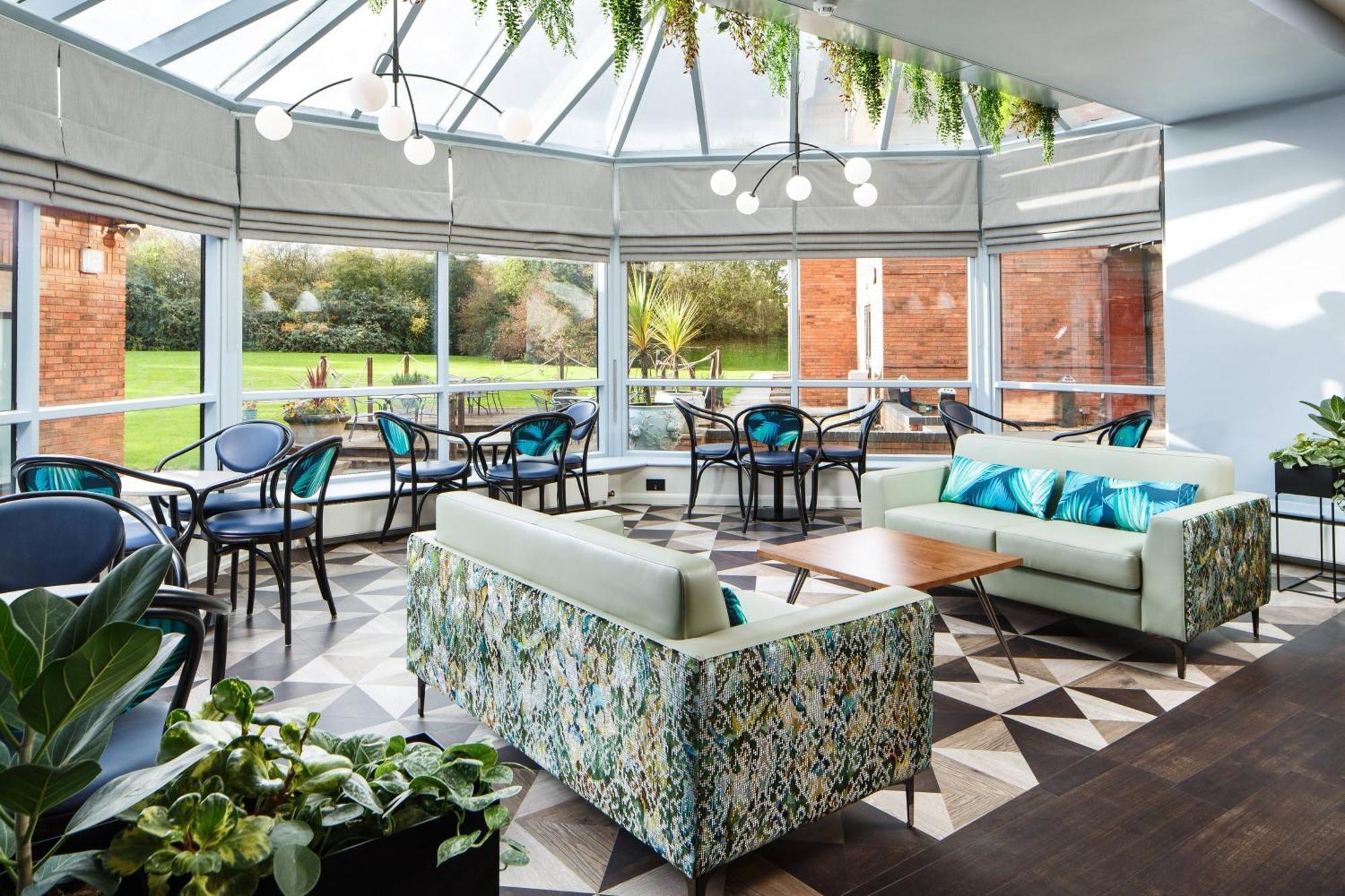 Delta Hotels By Marriott Milton Keynes Bagian luar foto