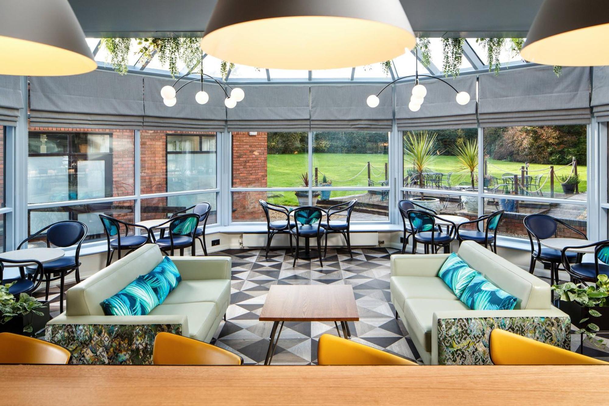Delta Hotels By Marriott Milton Keynes Bagian luar foto