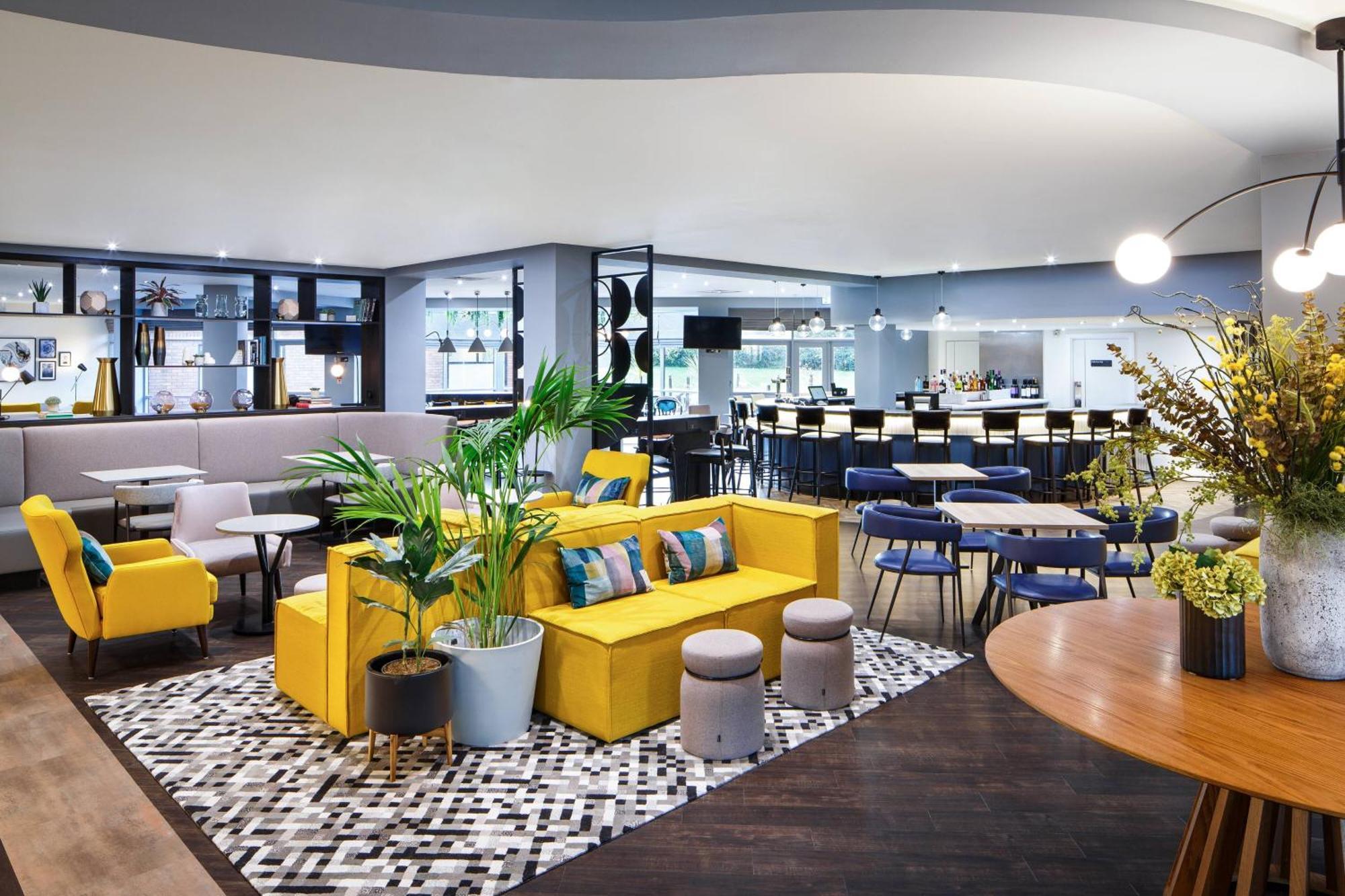 Delta Hotels By Marriott Milton Keynes Bagian luar foto