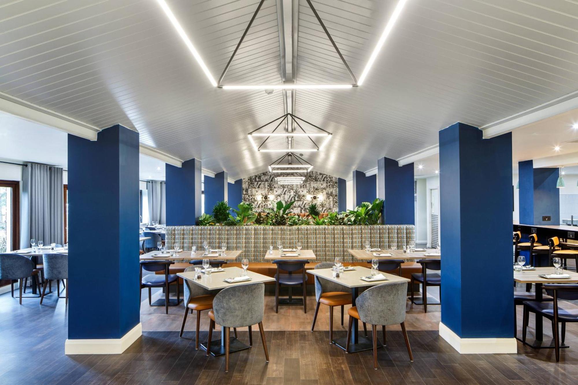 Delta Hotels By Marriott Milton Keynes Bagian luar foto