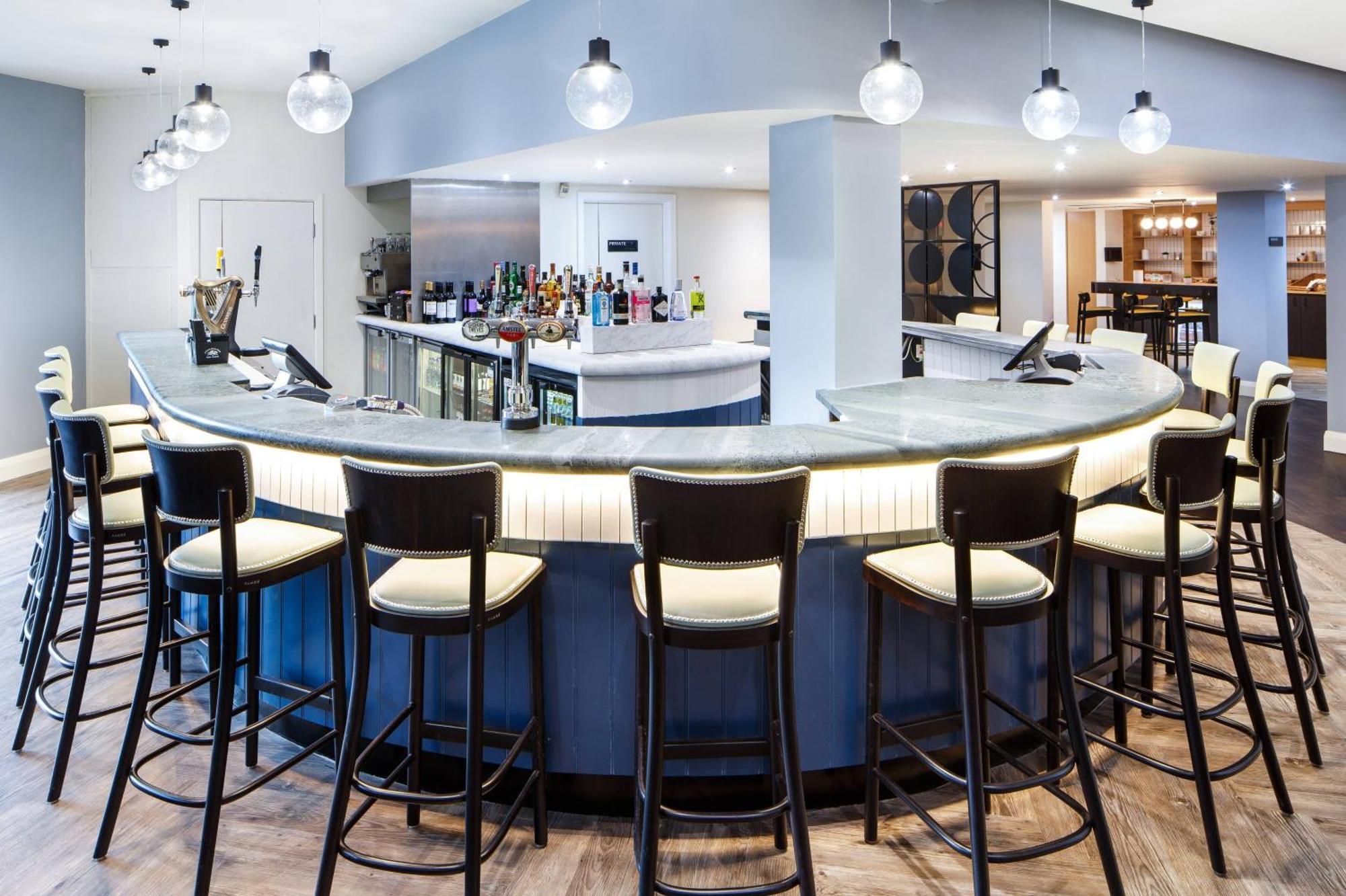 Delta Hotels By Marriott Milton Keynes Bagian luar foto