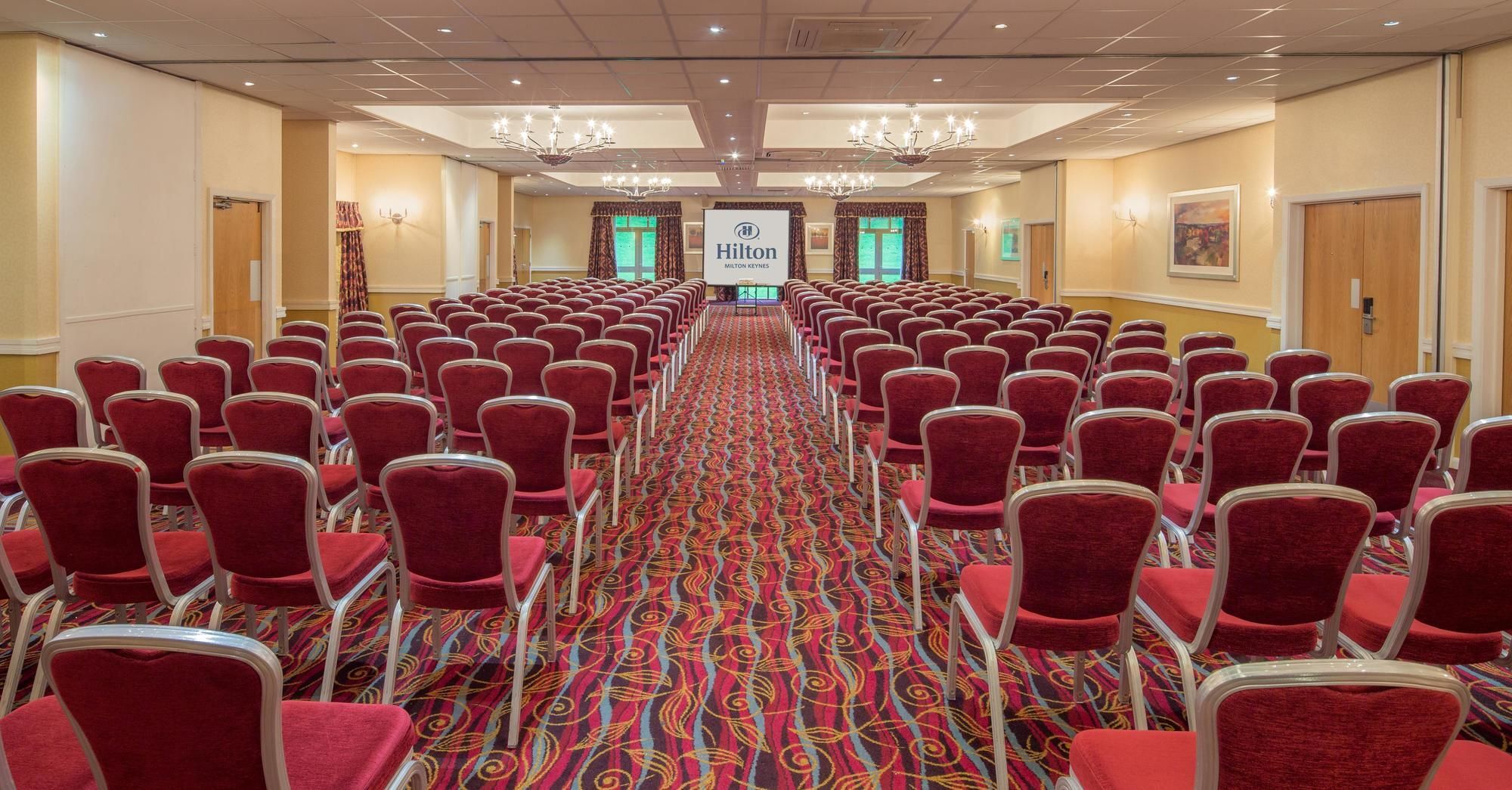 Delta Hotels By Marriott Milton Keynes Bagian luar foto