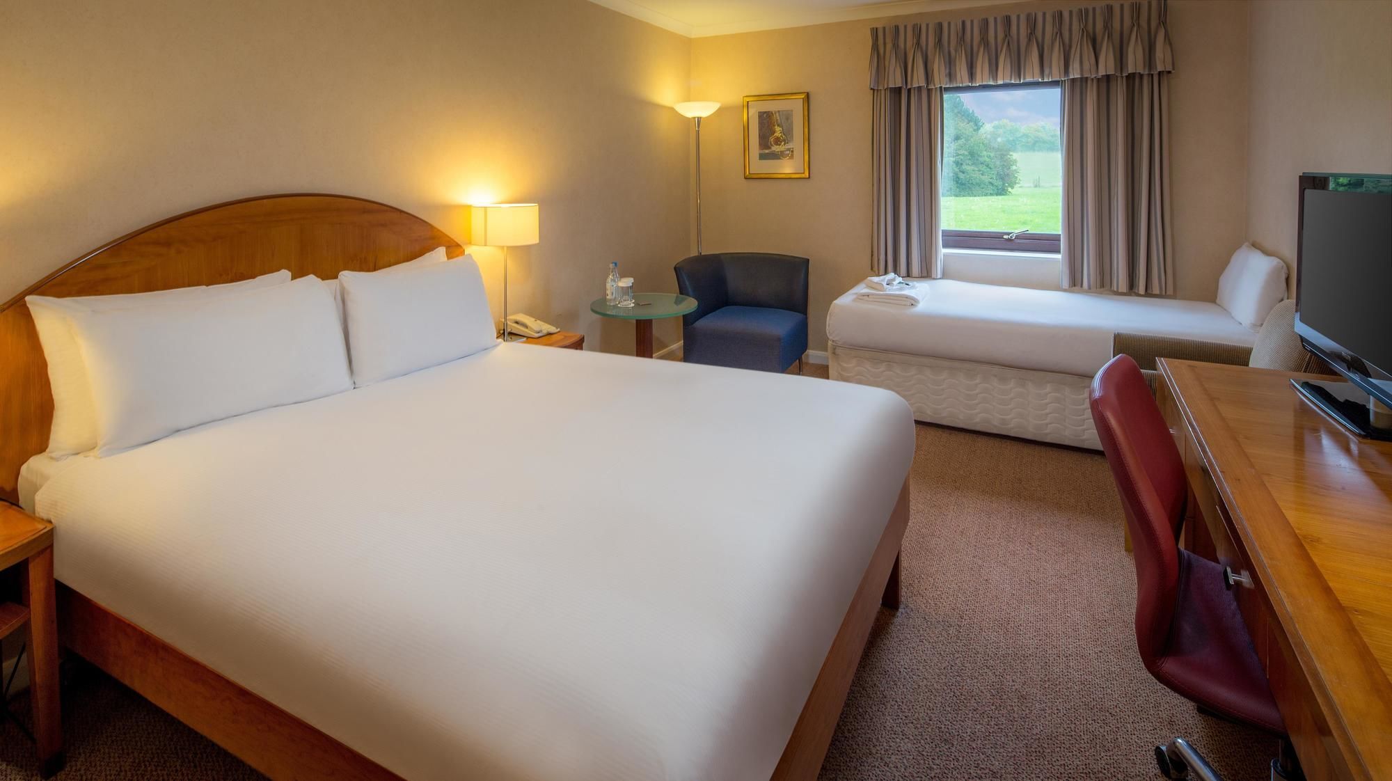 Delta Hotels By Marriott Milton Keynes Bagian luar foto