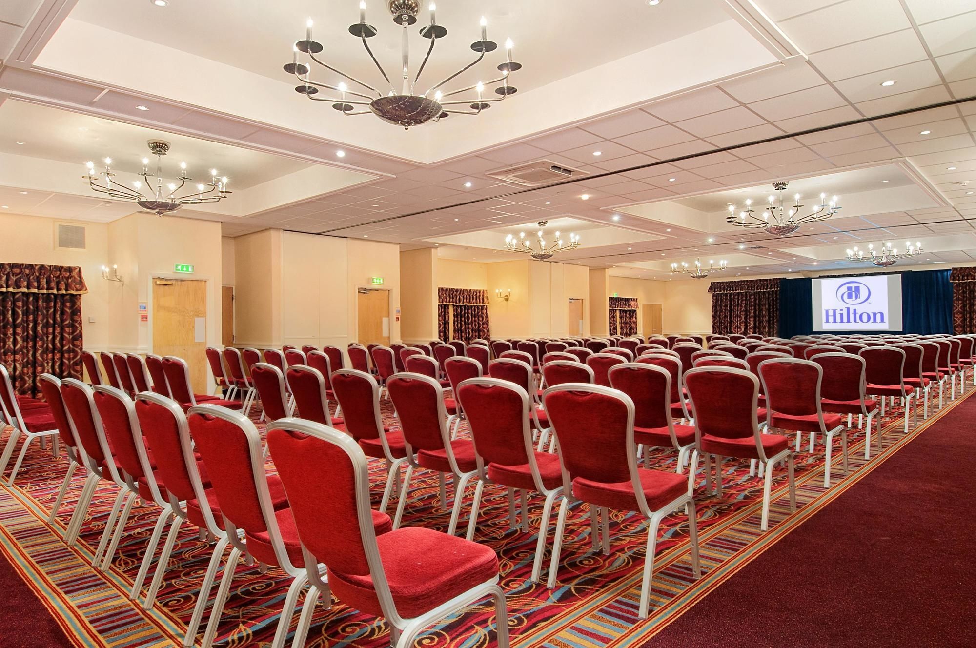 Delta Hotels By Marriott Milton Keynes Bagian luar foto