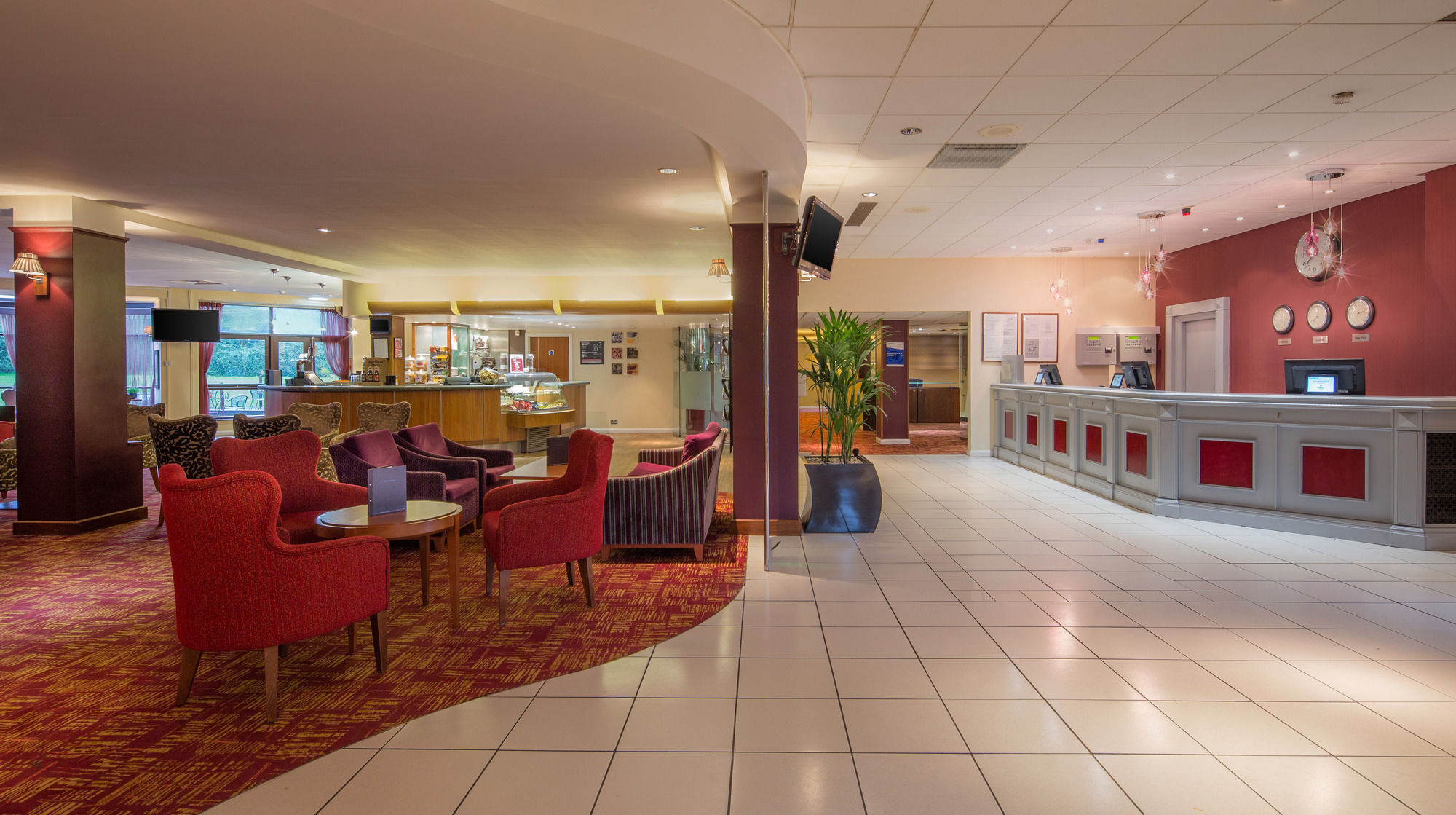 Delta Hotels By Marriott Milton Keynes Bagian luar foto
