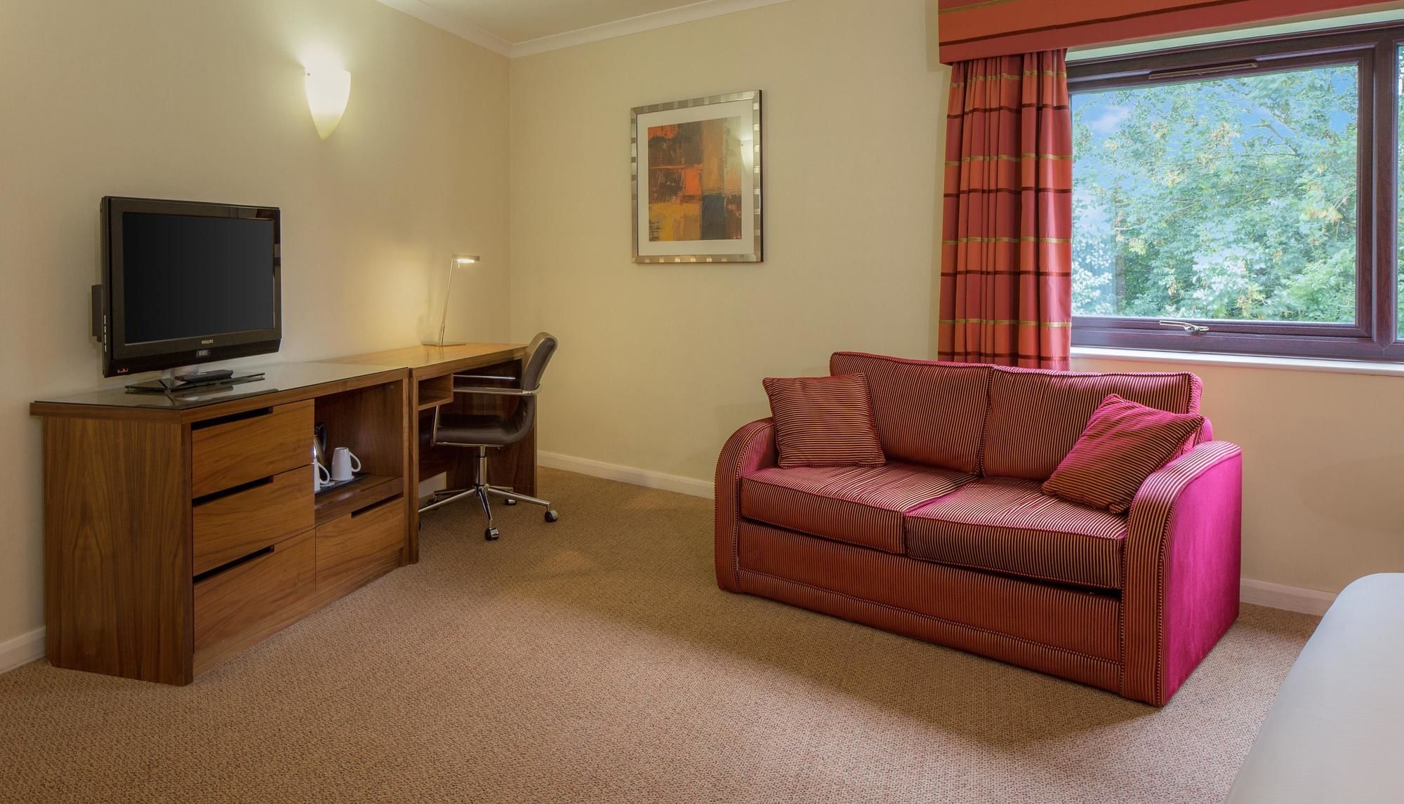 Delta Hotels By Marriott Milton Keynes Bagian luar foto
