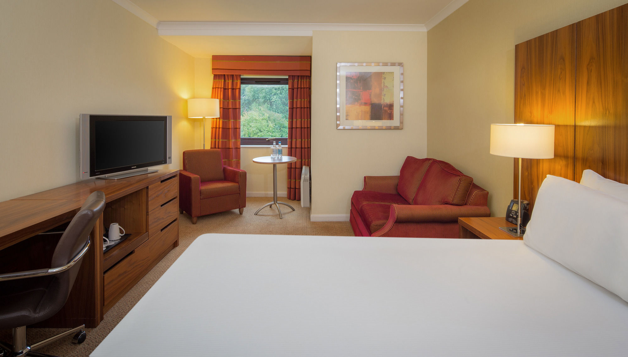 Delta Hotels By Marriott Milton Keynes Bagian luar foto