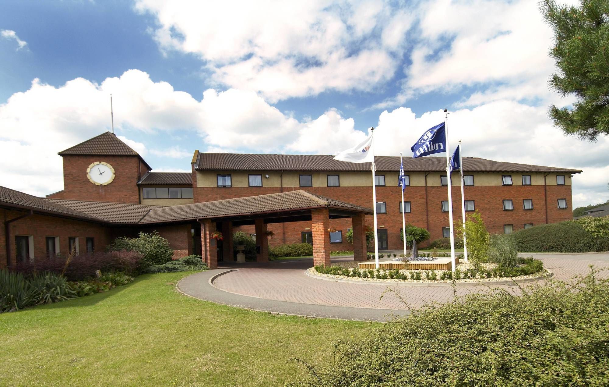 Delta Hotels By Marriott Milton Keynes Bagian luar foto